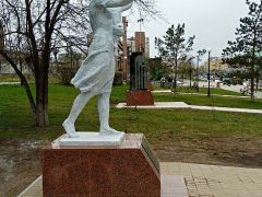 В Ленинском районе Красноярска открыт символ памяти послевоенного восстановления страны