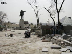 Во Владивостоке продолжаются работы по реконструкции сквера имени Ленина (ФОТО)