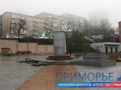 В реконструированном сквере Муравьева-Амурского смонтировали постамент для памятника