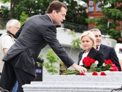 Дмитрий Медведев открыл памятник Муравьеву-Амурскому во Владивостоке