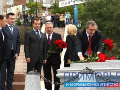 Дмитрий Медведев принял участие в открытии памятника Муравьеву-Амурскому