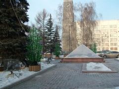 В Красноярске световые деревья оформляются с помощью тумб, производства ГК «Стимэкс»