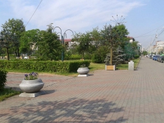 Благоустройство улиц Красноярска ведется с использованием гранитных вазонов ГК «Стимэкс»