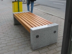 В Красноярске ведется комплексная замена и реставрация городской мебели