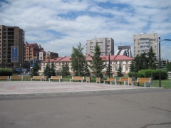 Специалисты ГК «Стимэкс» провели замену уличной мебели на площади Согласия в Красноярске