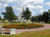Парк перед Свято-Никольским храмом