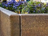 Вазона с емкостями для высадки растений и навесной скамьей из ДКК - декоративного композитного камня